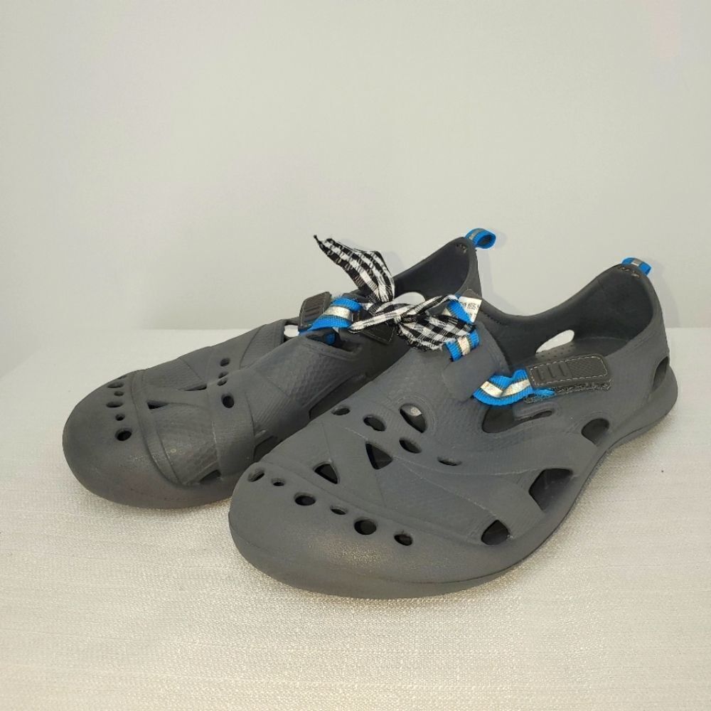 Children's Place Boys Water Shoes Gray in a Croc Style